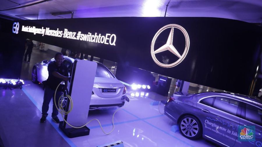 Mercedes-Benz Indonesia meresmikan Privilege Parking with EQ Power Charging untuk memenuhi kebutuhan pengisian daya listrik.