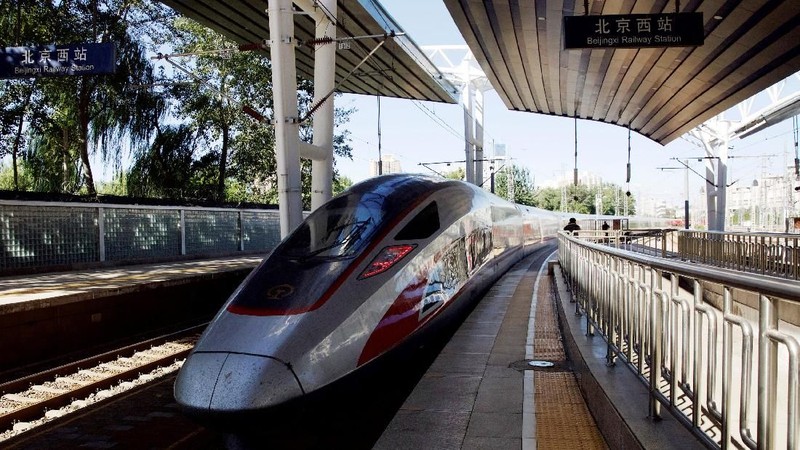 Kereta cepat senilai US$ 10 miliar dengan rel sepanjang 26 kilometer itu merupakan yang terbesar di dunia saat ini.