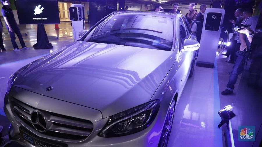 Mercedes-Benz Indonesia meresmikan Privilege Parking with EQ Power Charging untuk memenuhi kebutuhan pengisian daya listrik.