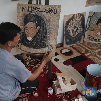 Guru SD ini Sulap Limbah Kulit Telur Menjadi Lukisan