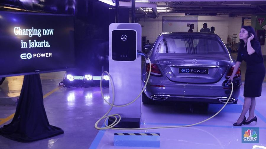 Di AS, menurut Presiden Direktur Prestige Image Motorcars Rudy Salim, mobil Tesla telah laku ribuan unit per tahunnya.