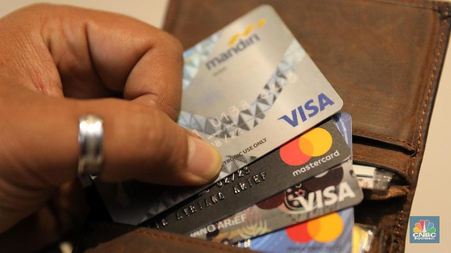 Bank sentral China (People's Bank of China/PBOC) belum secara resmi menyatakan menerima aplikasi dari Visa dan Mastercard untuk memproses pembayaran dalam yuan.