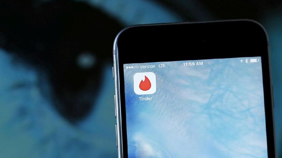 FILE PHOTO: The dating app Tinder is shown on an Apple iPhone in this photo illustration taken February 10, 2016. REUTERS/Mike Blake/Illustration