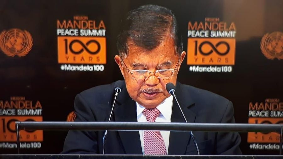 Wakil Presiden Jusuf Kalla mengatakan negara-negara berkembang, termasuk Indonesia, menghadapi risiko keluarnya arus modal dan depresiasi mata uang.