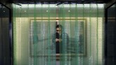 Jutaan potret, mozaik, hingga lukisan Kim Il-sung lainnya juga siap menyapa orang yang berlalu-lalang di setiap sudut Korut. (Reuters/Danish Siddiqui)