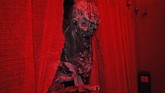 Diperkirakan kata Halloween pertama kali diperkenalkan sekitar tahun 1785. Kata ini berasal dari sebuah istilah di Skotlandia yang memiliki arti ‘malam yang dikuduskan’ atau ‘malam suci’.
