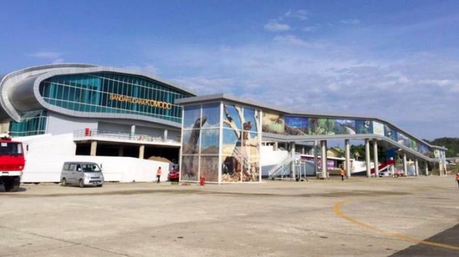 Pemerintah menawarkan investasi Bandara Komodo ke swasta.