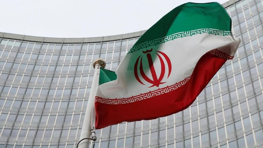 FILE PHOTO: An Iranian flag flutters in front of the International Atomic Energy Agency (IAEA) headquarters in Vienna, Austria, January 15, 2016.   REUTERS/Leonhard Foeger/File Photo