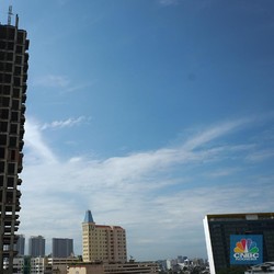 Suku Bunga Bisa Turun, Ada Cuan di Saham Properti & Bank