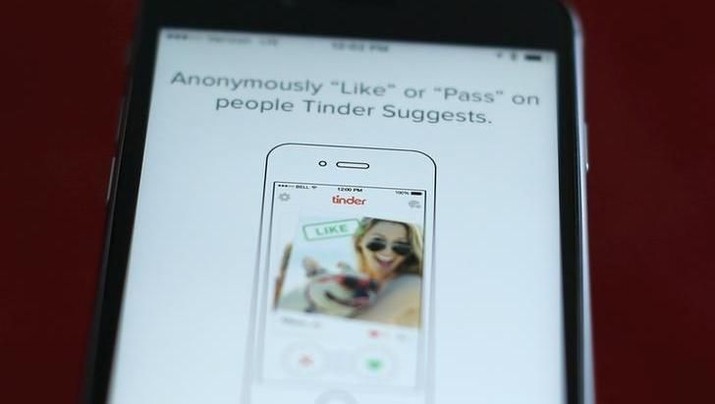tinder The dating app Tinder is shown on an Apple iPhone in this photo illustration taken February 10, 2016. REUTERS/Mike Blake/Illustration
