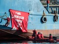 Aktivis Greenpeace Ditahan Tanker Minyak Sawit di Teluk Cadiz