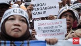 Untuk menampung honorer yang tak bisa mengikuti seleksi CPNS 2018, MenPAN-RB Syafruddin menyatakan pemerintah akan mengalihkan mereka ke jalur Pegawai Pemerintah dengan Perjanjian Kerja (PPPK). (CNNIndonesia/Safir Makki)