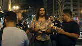 Sebelum mencalonkan diri sebagai anggota legislatif, di masa lalu ia sering menjadi aktivis hak LGBTQ dan ras Afrika di Brazi