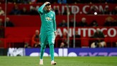 Momen ini memaksa Jose Mourinho menarik keluar Juan Mata dan memasukkan Lee Grant sebagai kiper. (REUTERS/Andrew Yates)