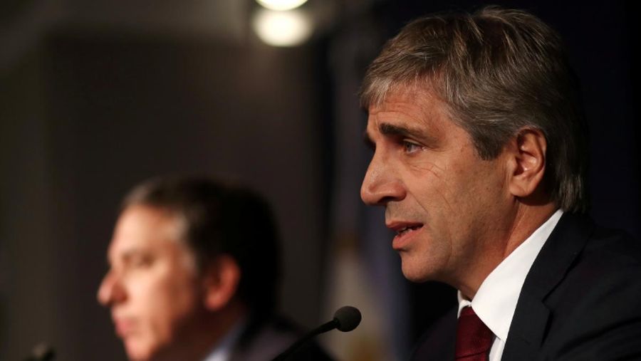 Argentina dilumpuhkan aksi mogok saat gubernur bank sentral mengundurkan diri di tengah pembicaraan dengan Dana Moneter Internasional (IMF).