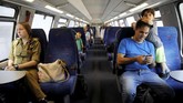 Proyek kereta cepat ini pertama kali direncanakan pada 1990an dan proses pembangunan dimulai pada awal 2008 lalu (REUTERS/Amir Cohen)