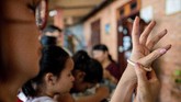 Berdasarkan data Pusat Pelestarian Gajah Provinsi Dak Lak, kira-kira ada lima kawanan gajah liar dengan jumlah berkisar antara 80 sampai 100 ekor. (AFP PHOTO / Thanh Nguyen dan Bao Uyen)