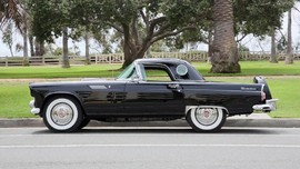 Ford Thunderbird 1955 Marilyn Monroe akan Dilelang
