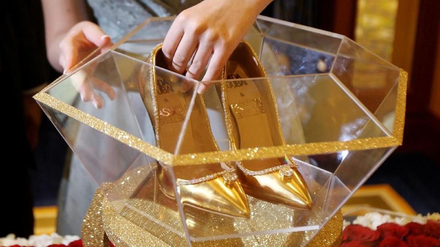 Sepatu yang bernama Passion Diamond Shoes tersebut diklaim menjadi sepatu temahal di dunia.