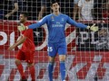 Kiper Real Madrid 'Serang' Diego Simeone