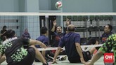 Dalam kunjungannya Presiden Joko Widodo memastikan bonus peraih medali di Asian Para Games 2018 akan sama dengan Asian Games 2018. (CNN Indonesia/ Hesti Rika)
