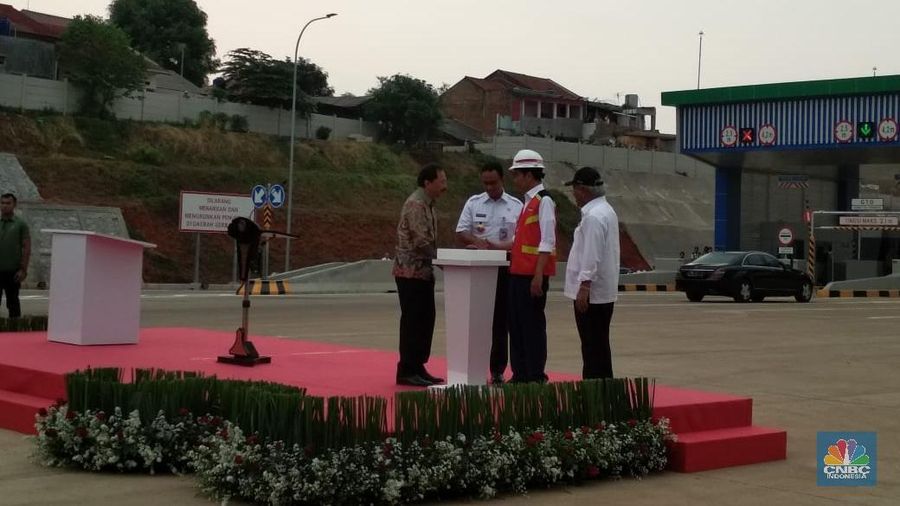 Jokowi buka tol Desari Seksi I.