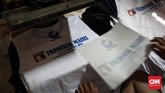 Kaos kampanye dari kandidat caleg dikerjakan secepat mungkin sesuai pesanan. Pesanan mengalir dari berbagai wilayah di Indonesia seperti dari Sulawesi Utara, Sumatera Barat, Jawa Timur, dan sebagainya. (CNNIndonesia/Safir Makki)