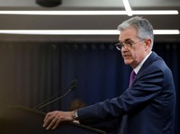 Tahan Bunga Acuan, The Fed Sebut Investasi Melambat