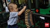 Pameran alutsista menjadi kesempatan TNI memamerkan kekuatan persenjataannya kepada masyarakat. Pameran berlangsung pada 27-29 September 2018, dan gratis untuk masyarakat. (CNN Indonesia/Adhi Wicaksono)