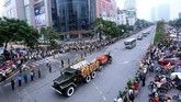 Sejak pagi, warga sudah berkumpul di jalan-jalan protokol ibu kota. (Danh Lam/VNA/Handout via Reuters)