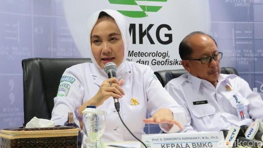 Peringatan dini tsunami terjadi di Banten, Bengkulu, Jabar, Lampung. Hal ini disebabkan oleh gempa magnitudo 7.4.
