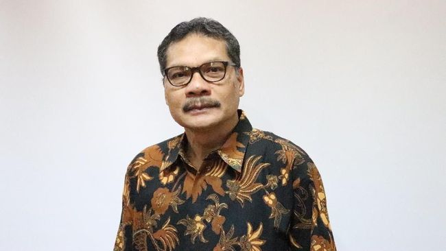 Tonton Sepak Bola Jadi Obat Stres Iskandar Simorangkir