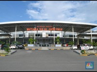 Ribuan Warga Penuhi Bandara Palu, Ini Rencana Pemerintah