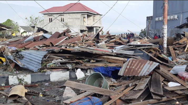 Jokowi Terima Bantuan Asing untuk Tangani Gempa Palu Gempa dan tsunami melanda Sulawesi Tengah pada Jumat (28/9/2018).
