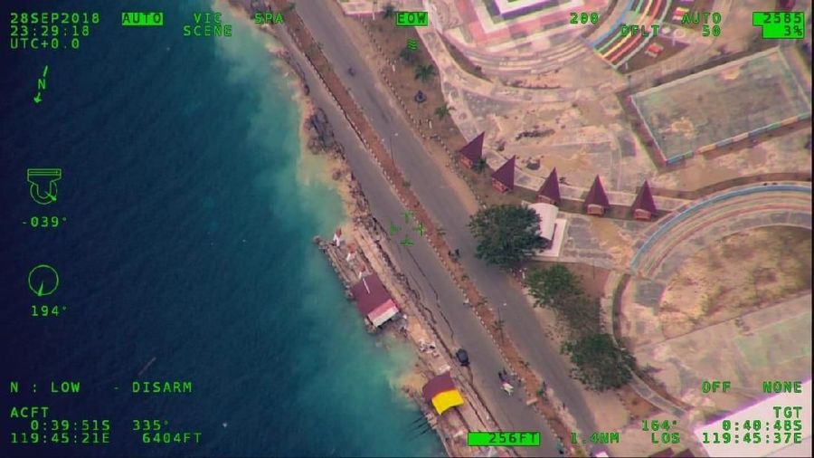 Gempa bumi berkekuatan 7,4 SR disusul tsunami di Kota Palu, Sulteng, menghancurkan banyak rumah.