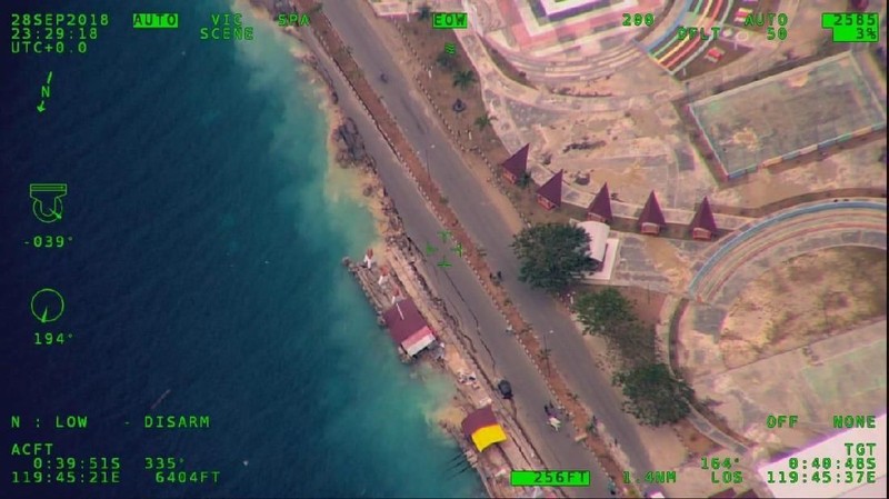 Gempa bumi berkekuatan 7,4 SR disusul tsunami di Kota Palu, Sulteng, menghancurkan banyak rumah.