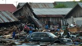 Hal lain yang dibutuhkan adalah kantung mayat, BBM, solar, genset, dan tenda lapangan. (AFP PHOTO / MUHAMMAD RIFKI)