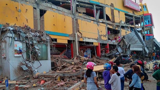 Bantuan Terhambat, Warga Ambil Barang dari Mal Tatura
