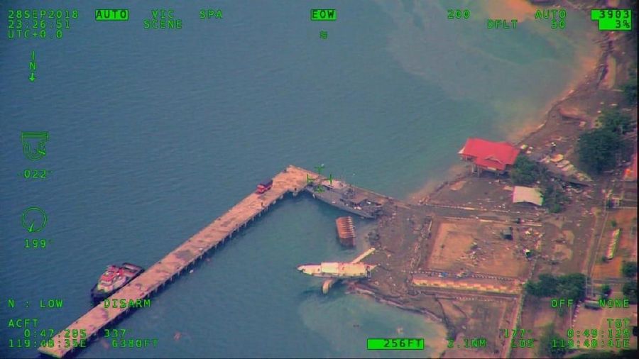Gempa bumi berkekuatan 7,4 SR disusul tsunami di Kota Palu, Sulteng, menghancurkan banyak rumah.