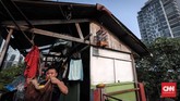 Kaum urban berduyun mengejar mimpi, mengais rupiah di Jakarta. Meskipun menyewa kontrakan ala kadarnya untuk berebut