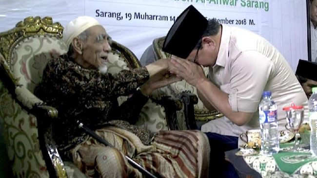 Pesan Mbah Moen untuk Prabowo: Selalu Bela Rakyat Kecil