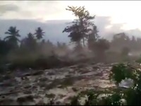 Muncul Lumpur di Perbatasan Palu Pascagempa, Bangunan Amblas