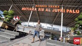 Bandara Mutiara Sis Al Jufri telah beroperasi kembali untuk penerbangan darurat, SAR dan bantuan kemanusiaan di Palu, Sulawesi Tengah, Minggu (30/9). (CNN Indonesia/Adhi Wicaksono)