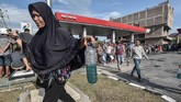 Pascagempa dan tsunami yang mengguncang Palu dan Donggala, Sulawesi Tengah, bahan bakar jadi salah satu barang yang dicar. (ANTARA FOTO/Muhammad Adimaja)