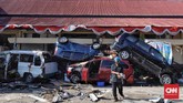 Bukan hanya kerusakan bangunan dan barang-barang, belasan ribu masyarakat Palu pun kini harus mengungsi. (CNN Indonesia/Adhi Wicaksono)
