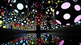 Yayoi mempelajari nihonga (seni lukis khas Jepang) di Kyoto Municipal School of Arts and Crafts pada akhir 1940-an. Namun ia tumbuh dalam lingkungan keluarga yang konservatif. (REUTERS/Peter Nicholls)