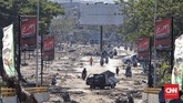 Tsunami dan gempa bukan hanya meluluhlantakkan pesisir Pantai Talise dan Palu, tapi juga menewaskan lebih 800 orang. Data ini masih bisa bertambah, karena komunikasi ke Donggala dan Sigi masih terhambat. (CNN Indonesia/Adhi Wicaksono)