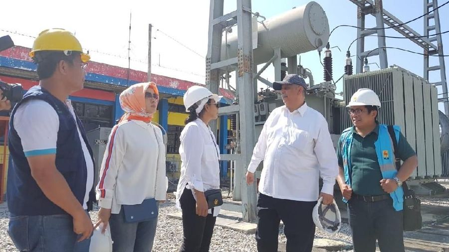 Dirut PLN Sofyan Basir memastikan PLN akan menambah personil untuk proses percepatan perbaikan kelistrikan baik di Palu maupun Donggala.