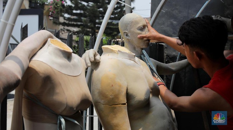 Harga yang dipatok bervariasi sekitar Rp 1,5 juta (untuk potongan tubuh) hingga Rp 23 juta.