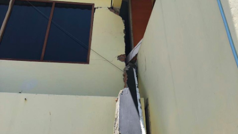 Walaupun Kondisi bangunan KPP mengalami kerusakan mereka tetap melayani pelayanan pajak.